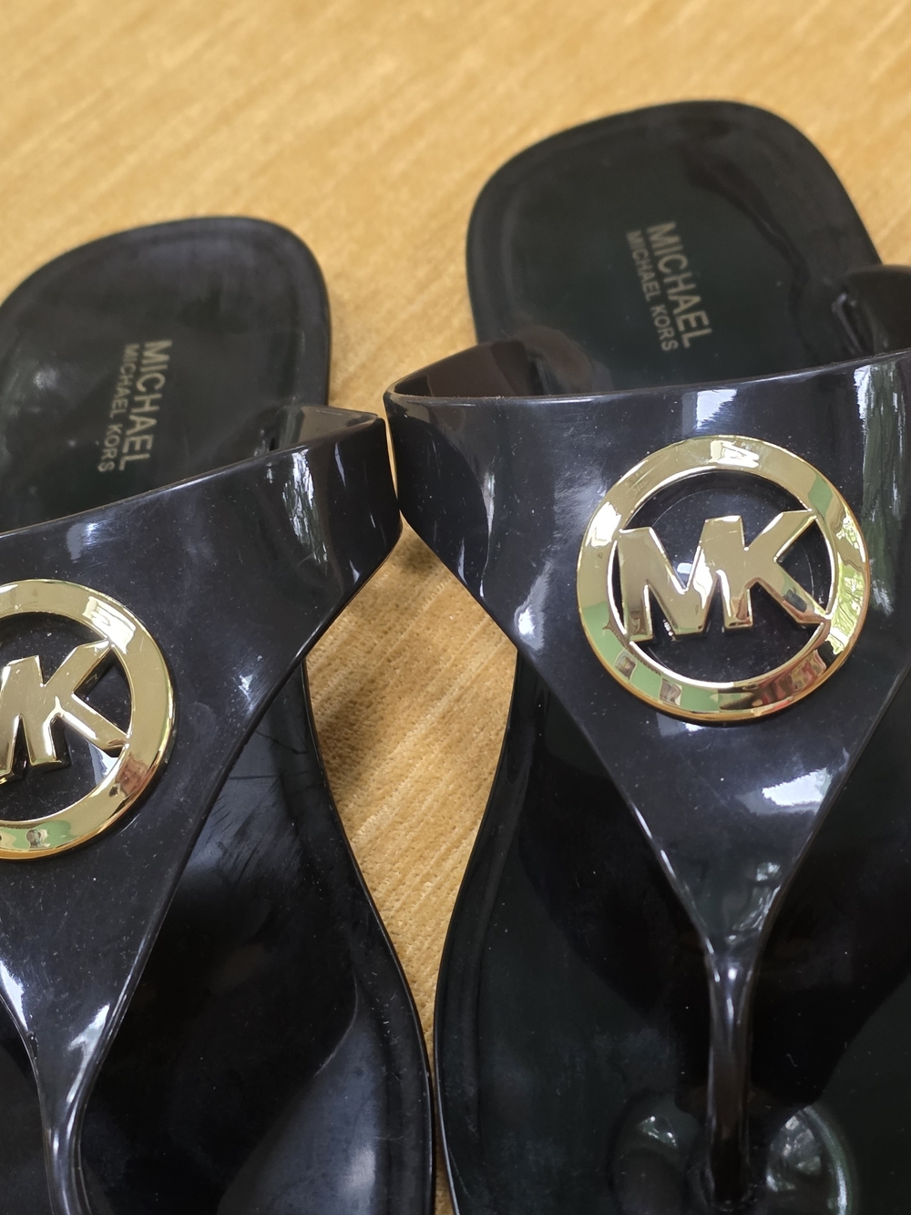 Michael Kors Black Jelly Logo Thong Sandals Size 10 Women's Like NEW - Picture 5 of 8